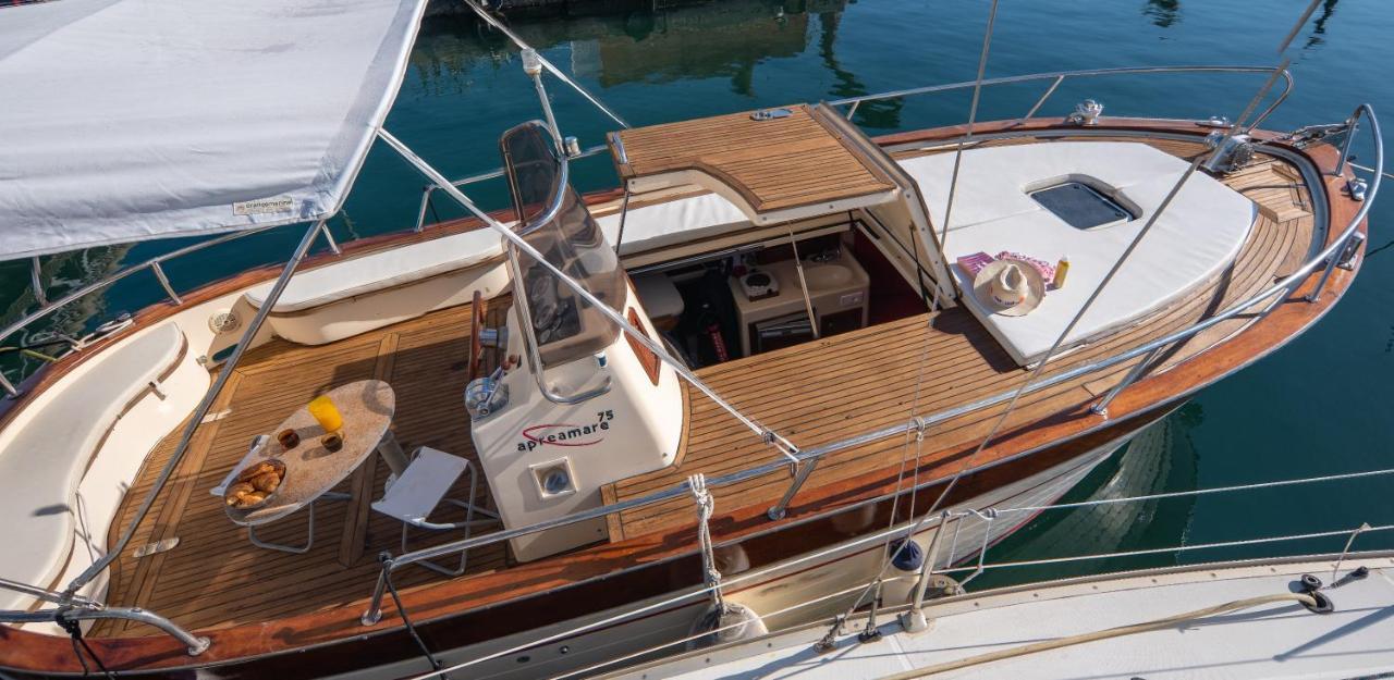 Hebergements Bateaux A Quai Поркерол Екстериор снимка